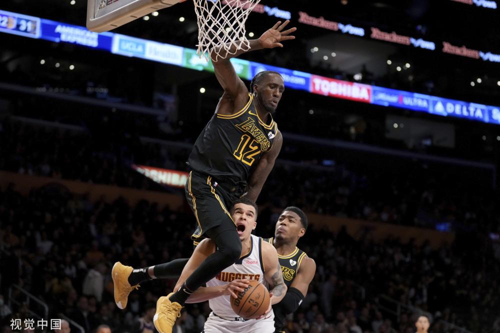 他在这里磨 他在这里磨